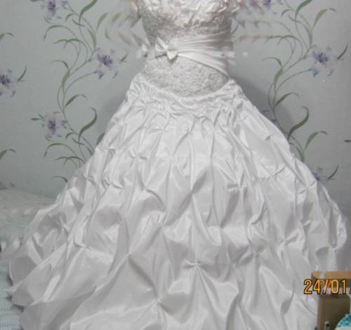 совершенно новое свадебное платье