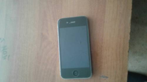 Продам телефон Iphone 4s