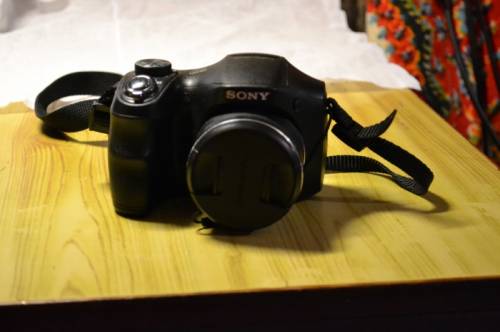 Цифровой фотоаппарат Sony DSC-H100