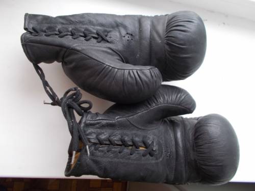 Перчатки для занятий боксом.