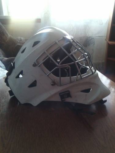 хоккейный вратарский шлем