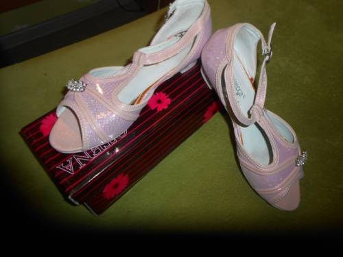 нарядные розовые туфельки