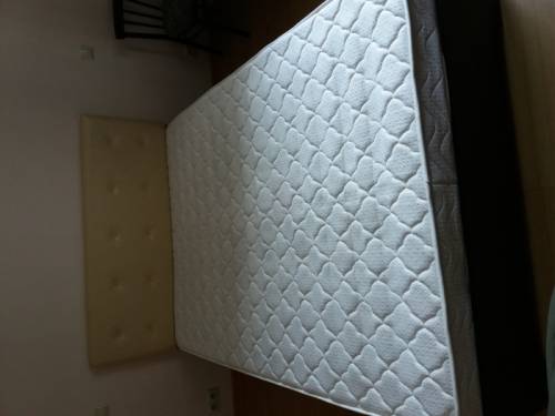Кровать с матрасом (140×200)