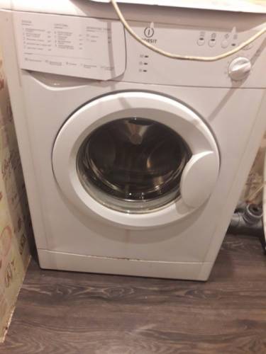 Indesit wiun81, загрузка 3 кг