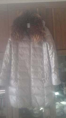 пальто женское новое 46 размер    .бежевое  с отстёгивающимся     воротником  