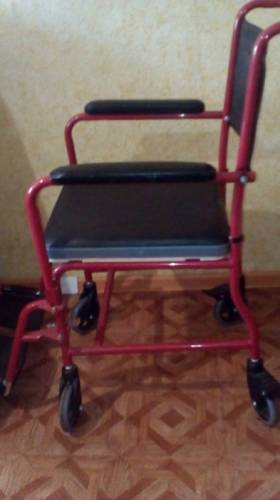 инвалидное кресло на колесах