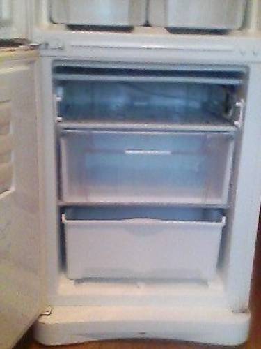 Продам Холодильник indesit C132
