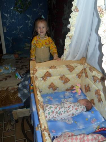 Детская кровать,матрац,бортики,балдахин с креплением,музыкальная карусель.