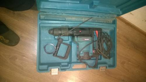 мощный перфоратор Makita HR4500 C