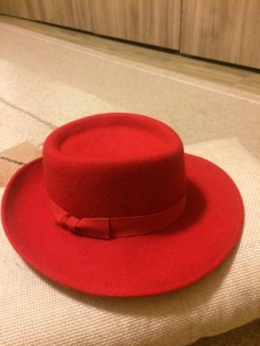 Клевая красная шляпа 