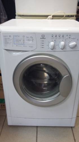 Продам стиральную машину автомат  ( Indesit wixl 105)