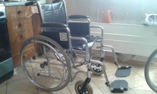 Продаю недорого инвалидную коляску