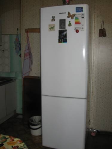 Холодильник “Samsung“ в прекрасном состоянии