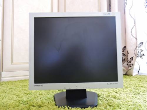 Монитор Samsung SyncMaster 710V