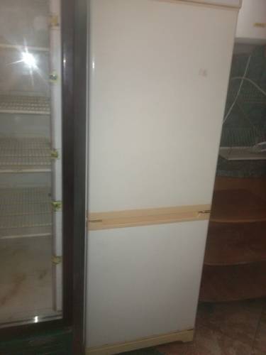 Продам двухкамерный холодильник Стинол