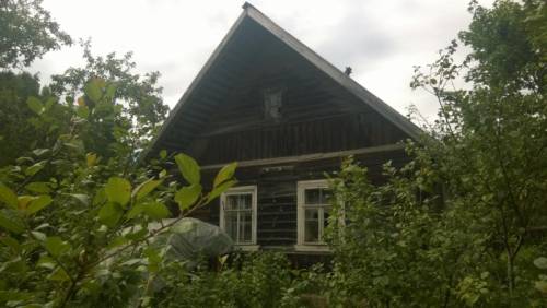 Крепкий добротный дом в уютном селе рядом с озером 