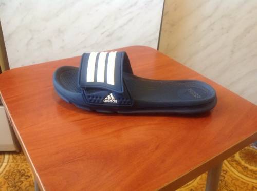 Продаю шлёпанцы Adidas