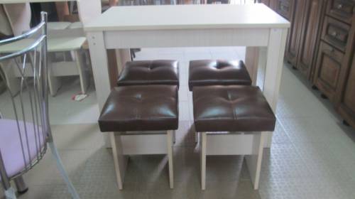 Стол и 4 табуретки (комплект для кухни)