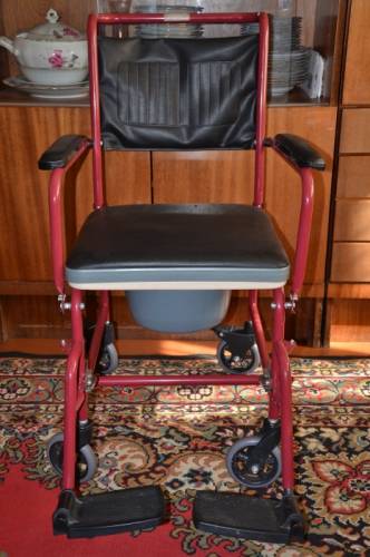 инвалидное кресло с санитарным ведром