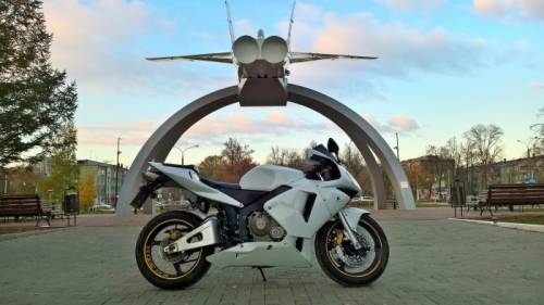 продаю Honda Cbr600rr