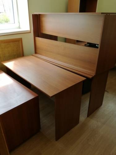 Офисные столы и шкаф