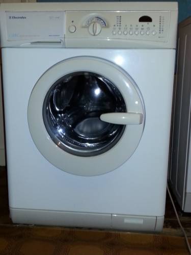 Продаю стиральную машину фирмы Electrolux EW1077F 