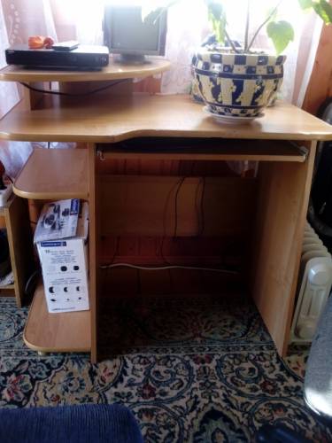 Продам компактный компьютерный стол
