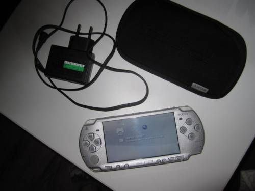 продаю приставку Sony PSP-2008 
