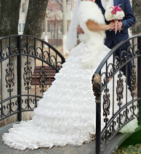 Свадебное платье со шлейфом б/у