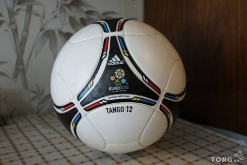Продаю  футбольный мяч Танго 2012