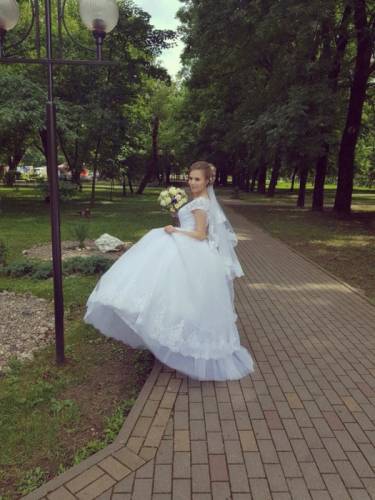 белоснежное свадебное платье