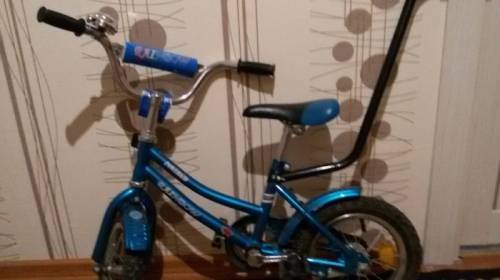  Продаю велосипед детский (с боковыми колесами)