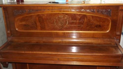 Продается антикварное фортепиано