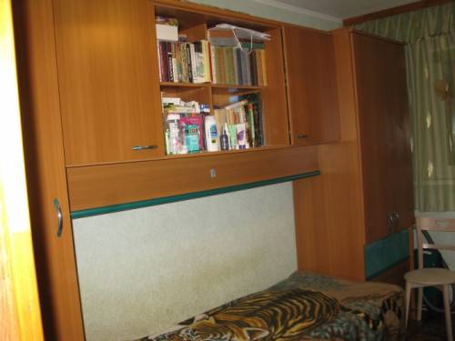 Комплект мебели:1-спальная кровать, 2 шкафа и полка