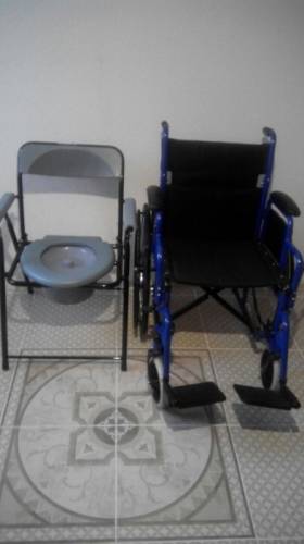 Инвалидная коляска и биотуалет