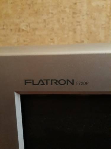 Монитор LG flatron F720 P
