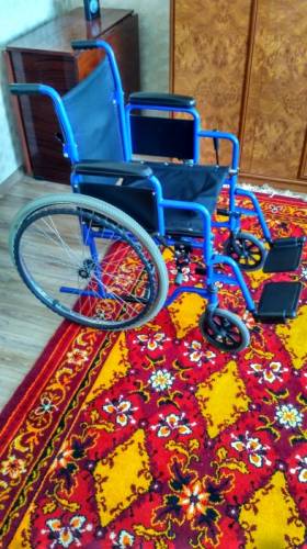 Кресло-коляска для инвалида