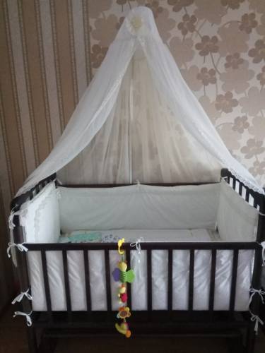  Детская кроватка с матрасом