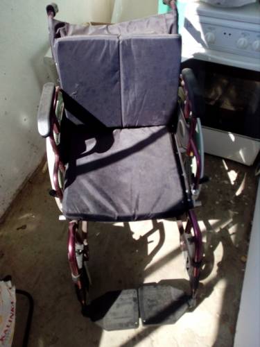 Продам инвалидное кресло,состояние хорошее пользовались 2 раза.На улице не ездил