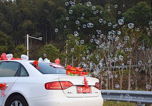 “мыльные пузыри“ для украшения вашей свадебной машины