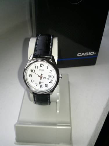 Продаю  женские часы CASIO  