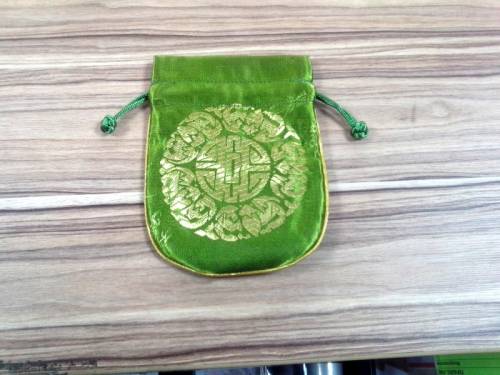Зелёная сумочка для мобильного телефона